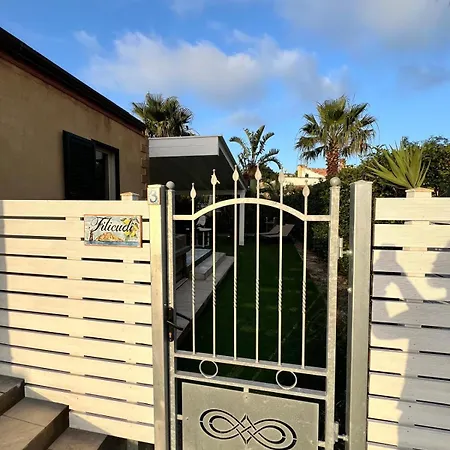 Le Del Mediterraneo Holiday home Campofelice Di Roccella
